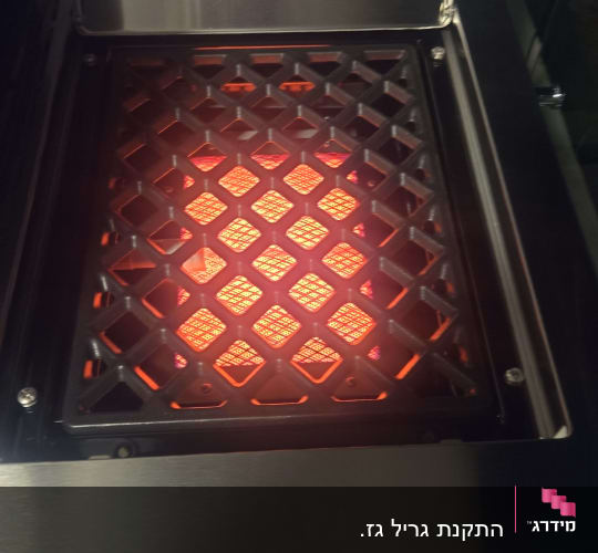 מבער אינפרא אדום לוהט ופועל של גריל גז